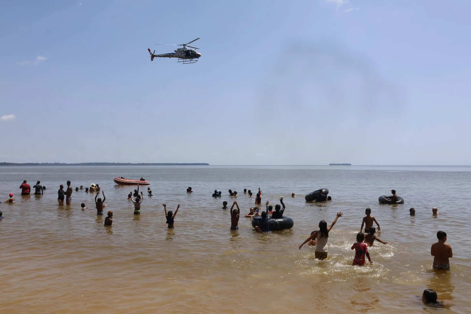 O concurso vai premiar as duas melhores redações sobre o verão. Saiba como se inscrever!