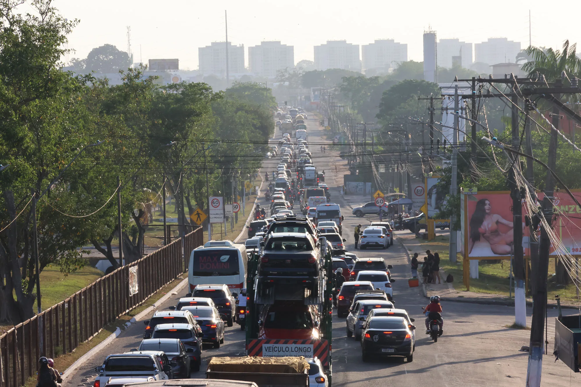 O final da tarde de domingo (28), foi marcado pelo movimento intenso de veículos na BR-316, no sentido entrada da capital paraense.