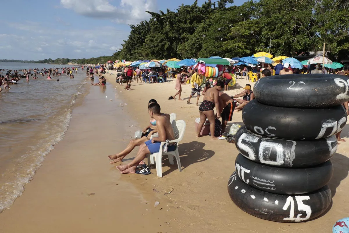 Na reta final das férias escolares, ainda tem gente aproveitando os últimos dias de julho para curtir uma praia e colocar em dia o bronzeado.