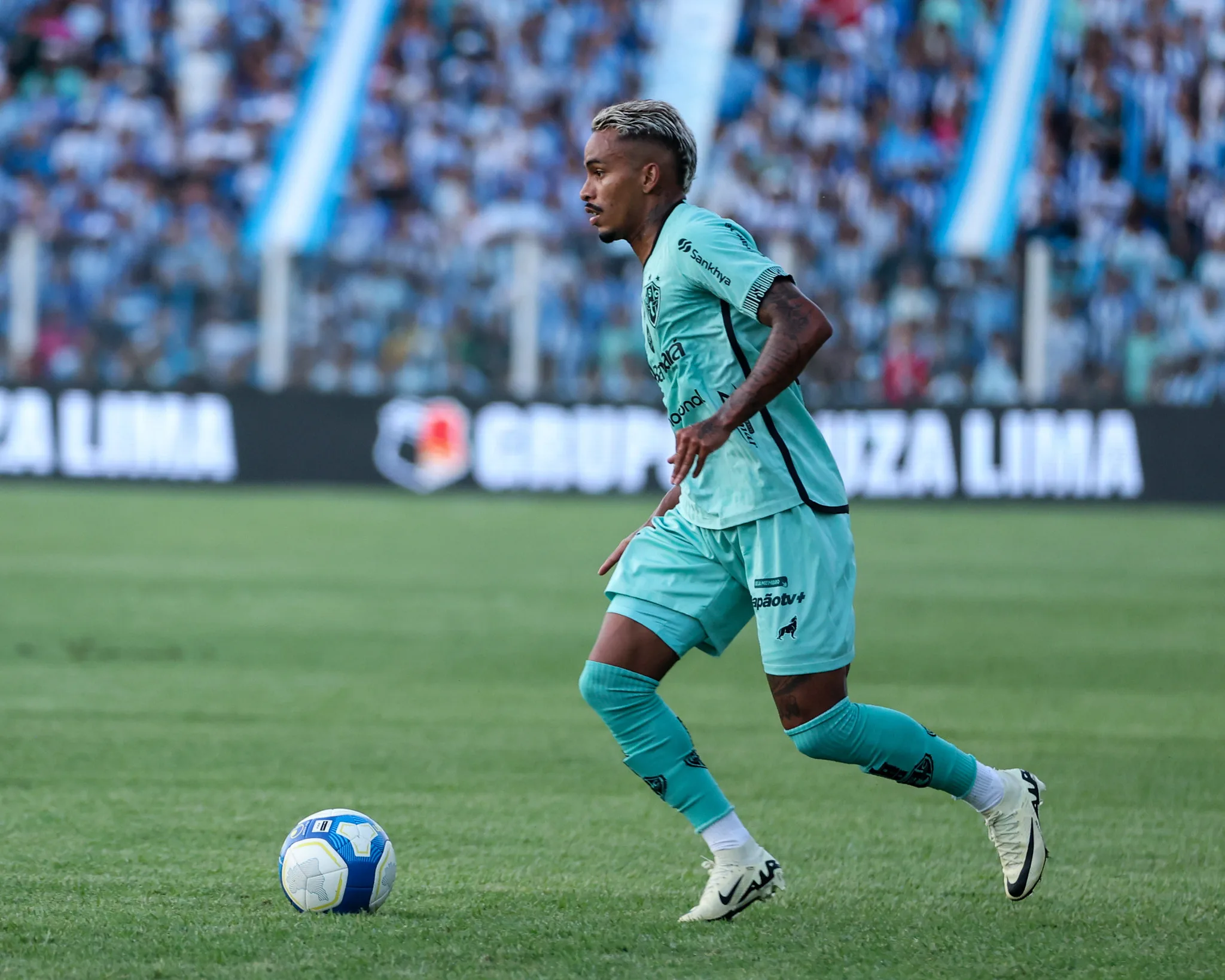 Na parte final da primeira etapa, o gol finalmente saiu. Lance de puro talento de Paulinho Bóia, que recebeu passe de Juan Cazares, caminhou com a bola até o centro do ataque e disparou de fora da área.