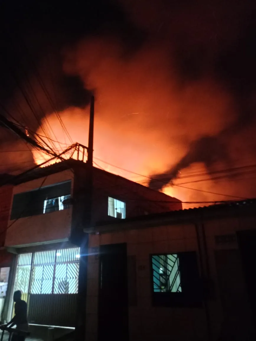 Suspeito ateou fogo em uma casa e foi esfaqueado