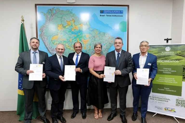 Mapa fortalece setor Florestal com novas parcerias e protocolos de intenção