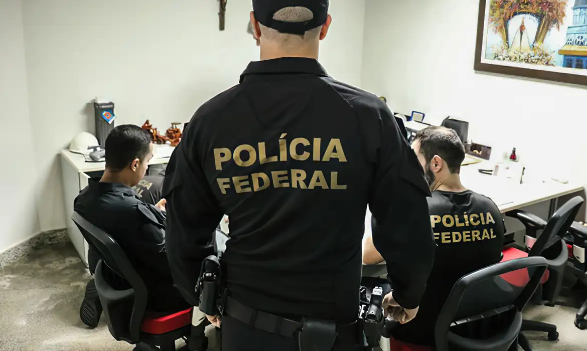 Organização monitorava ilegalmente autoridades públicas
