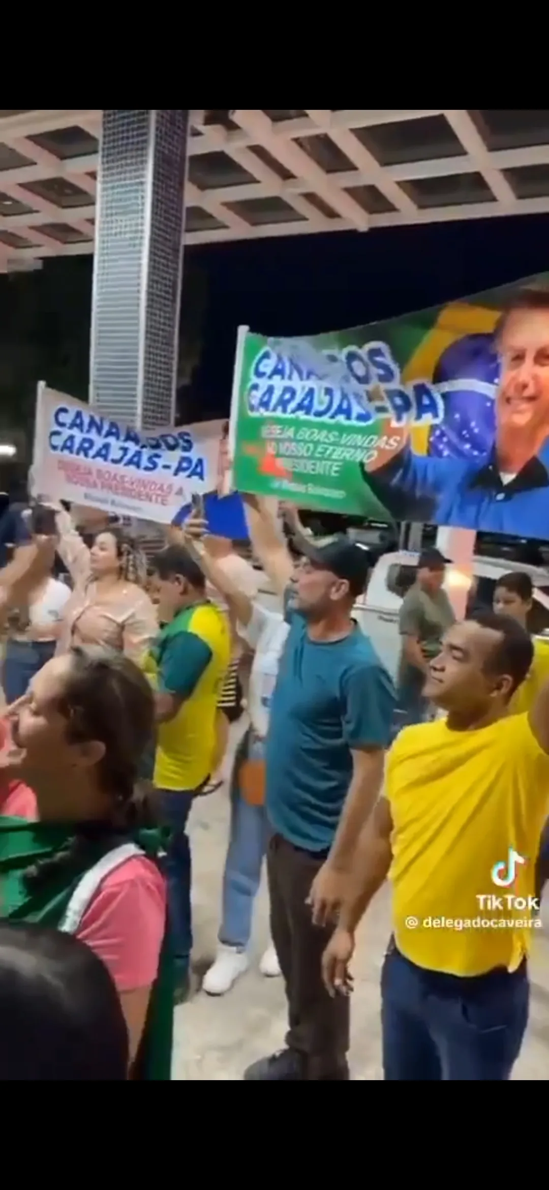 Casal Bolsonaro é recebido por poucas pessoas em Marabá