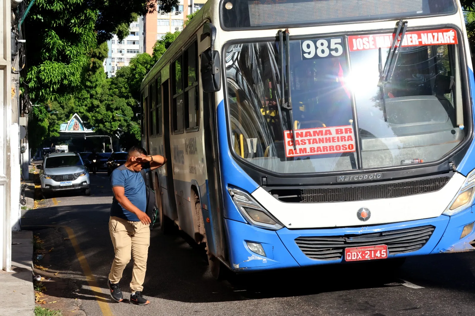 Rotina de quem depende dos coletivos para se locomover pela capital não mudou desde o anúncio da chegada de novos veículos com wi-fi e ar-condicionado. Aos usuários, só resta mesmo esperar