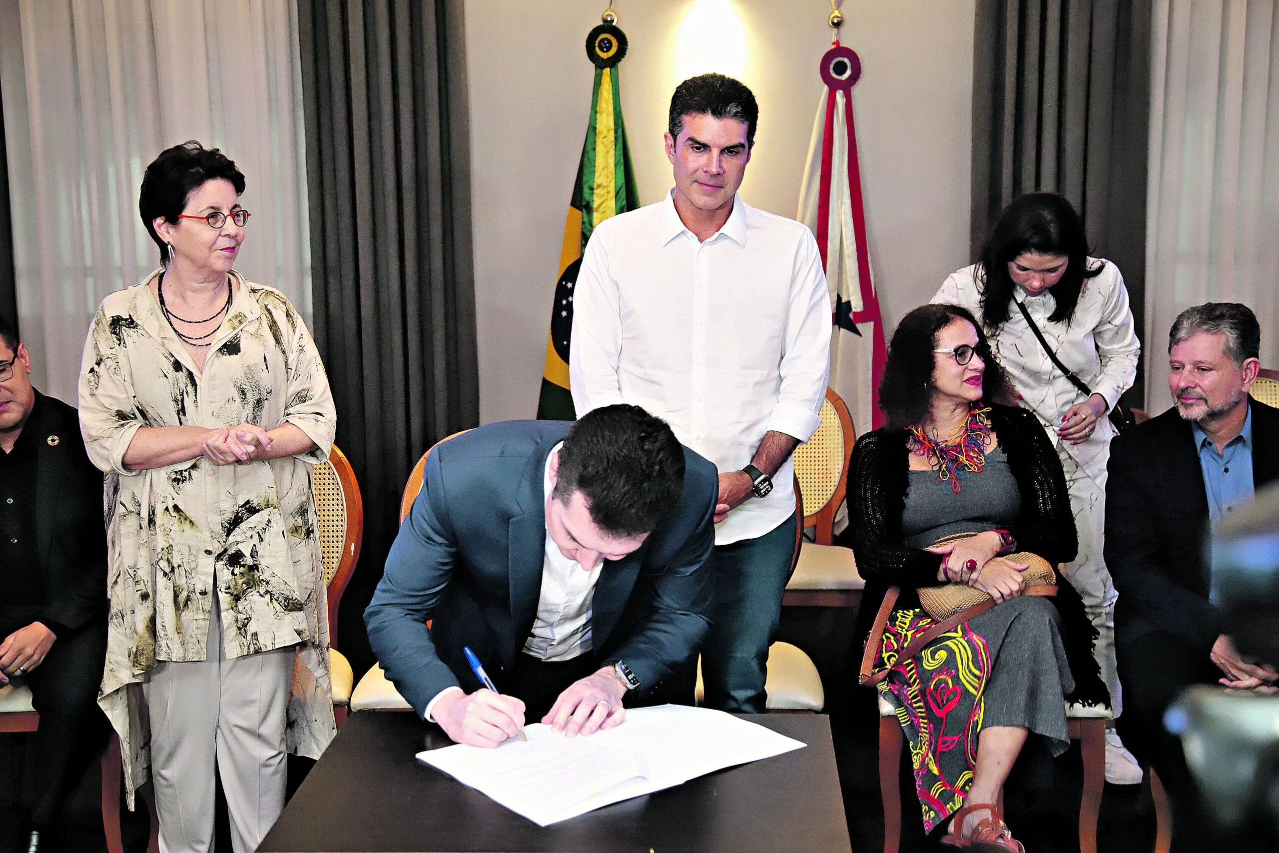 O ato foi assinado ontem com a presença do governador Helder Barbalho e dos ministros das Cidades, Jader Filho e da Ciência e Tecnologia, Luciana Santos Foto: Wagner Almeida / Doário do Pará.