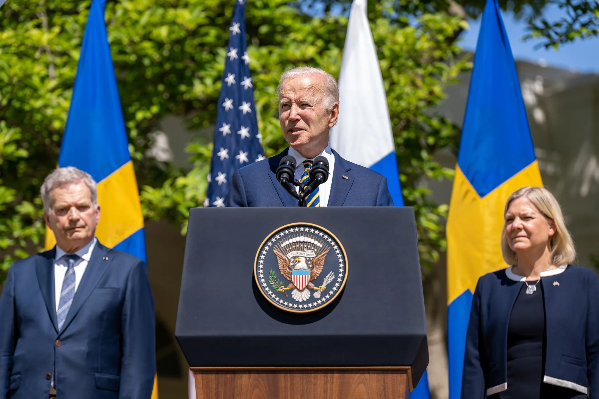 Logo após Biden anunciar a desistência de sua candidatura à reeleição, adversários pediram que ele renuncie ao cargo.