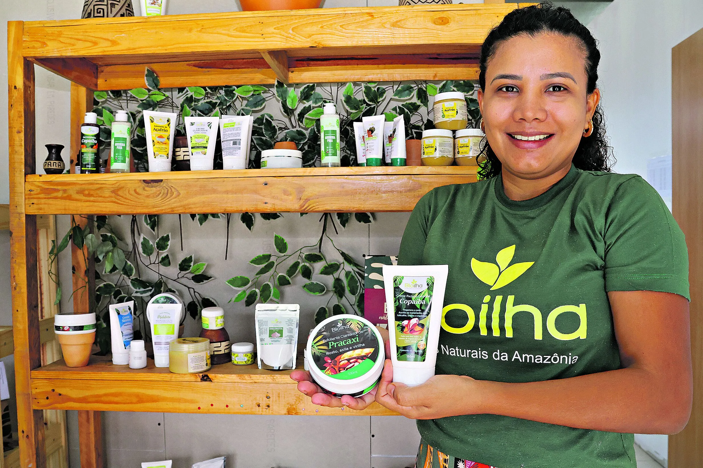 Empreendedora encontrou na realidade das comunidades ribeirinhas a matéria-prima para a produção de biocosméticos na fábrica instalada em Icoaraci, gerando emprego e renda para muita gente