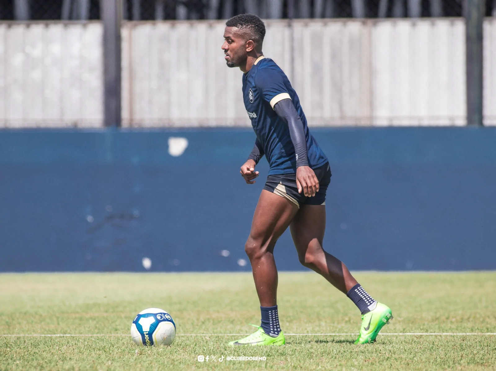 Kelvin foi bem na última partida e está na expectativa de entrar como titular neste sábado - Foto: Samara Miranda/Remo