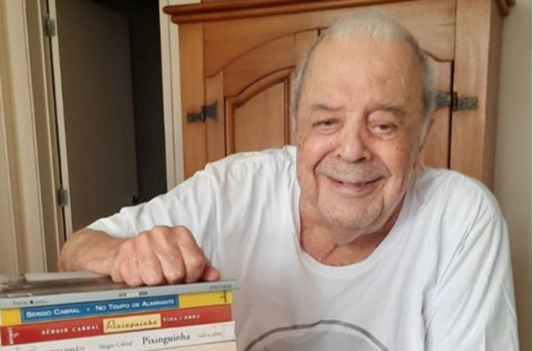 O jornalista Sérgio Cabral morreu neste domingo (14), aos 87 anos. A informação foi confirmada por seu filho, o ex-governador do Rio de Janeiro Sérgio Cabral.