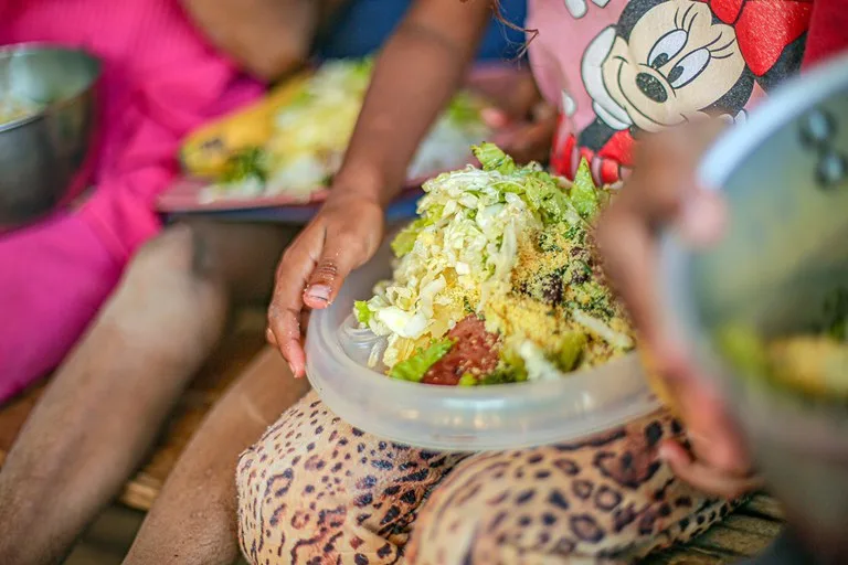 Insegurança alimentar severa caiu 85% no Brasil em 2023. Percentualmente, queda foi de 8% para 1,2% da população.