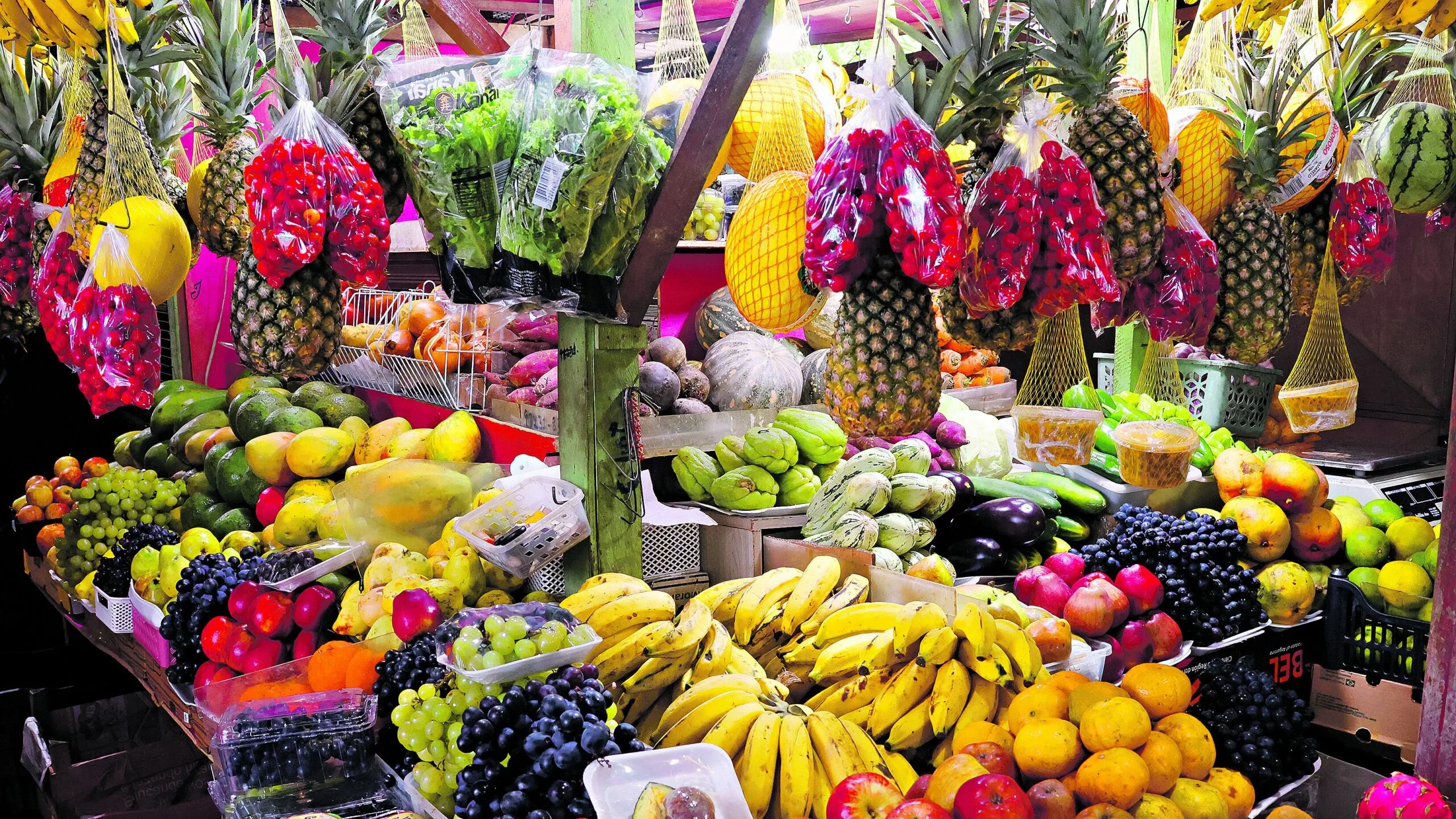 Conheça as frutas mais afetadas pelos aumentos de preços em 2024. Saiba como foram os reajustes do abacate, limão e laranja pera.