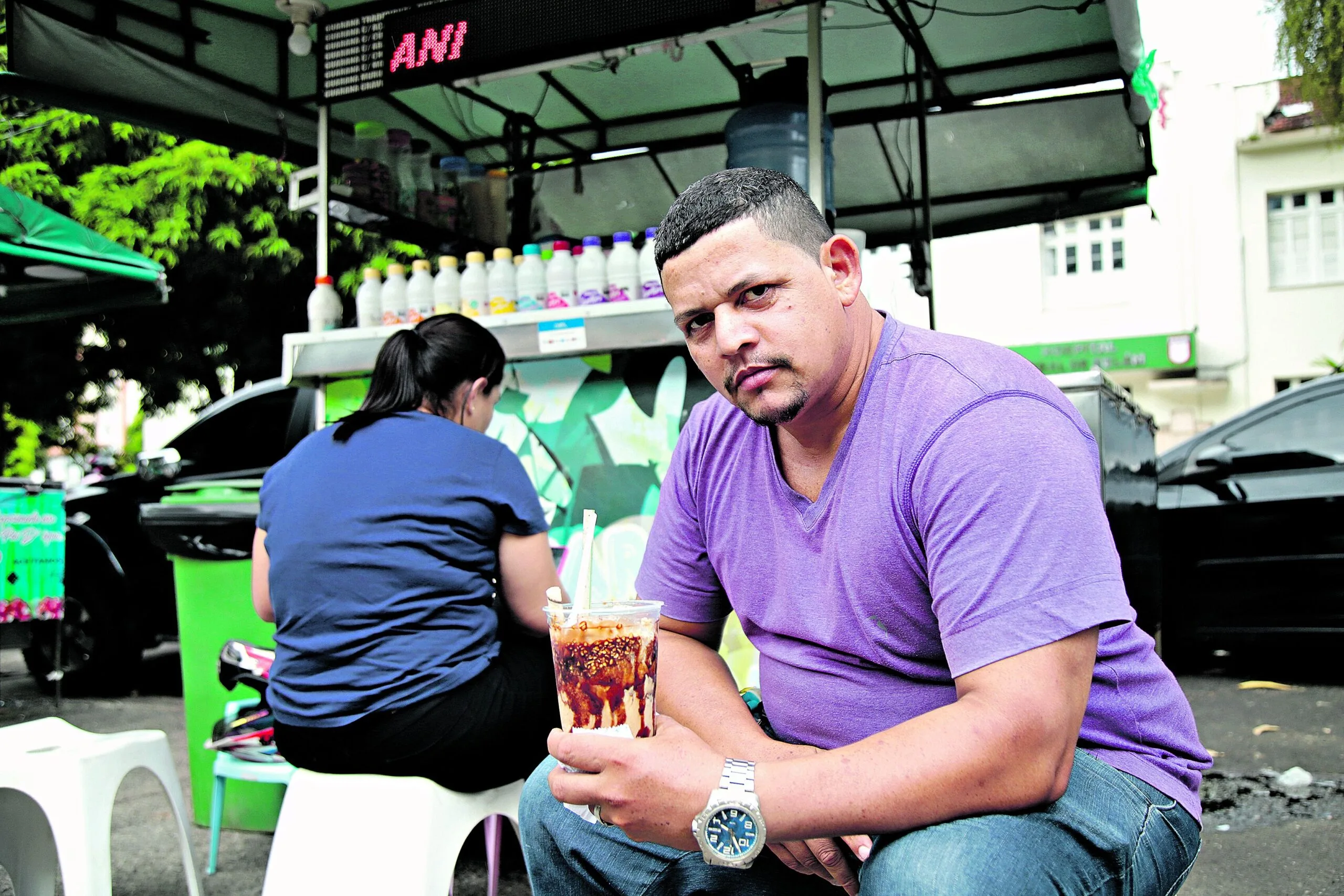 Tradicional bebida vendida em Belém é uma das preferidas para quem anda pelas praças da cidade, principalmente nesse período de verão. Na Praça Brasil, o movimento é frequente em busca da misturaFoto: Wagner Almeida / Doário do Pará.