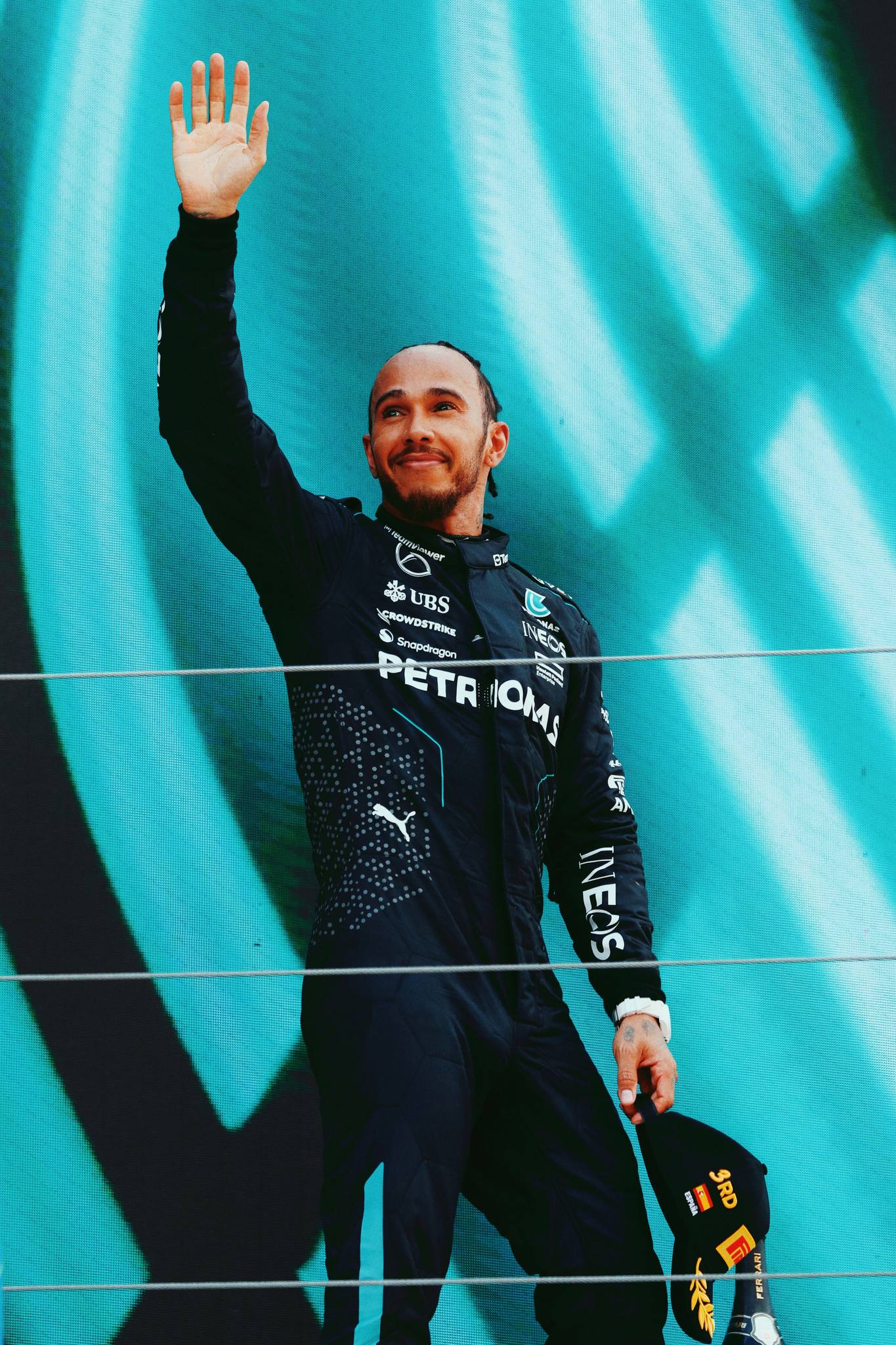 Lewis Hamilton herdou a vitória de George Russell no Grande Prêmio da Bélgica de Fórmula 1, neste domingo (28).