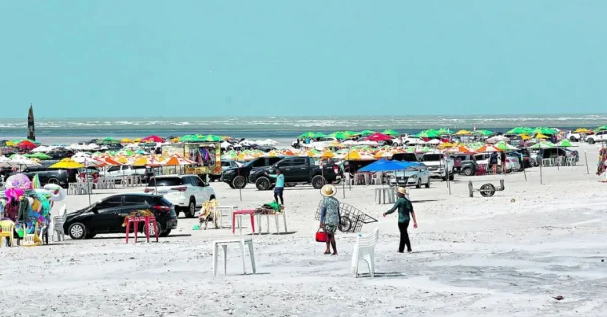 A Praia do Atalaia é a mais movimentada de Foto: Wagner Almeida - Diário do Pará
