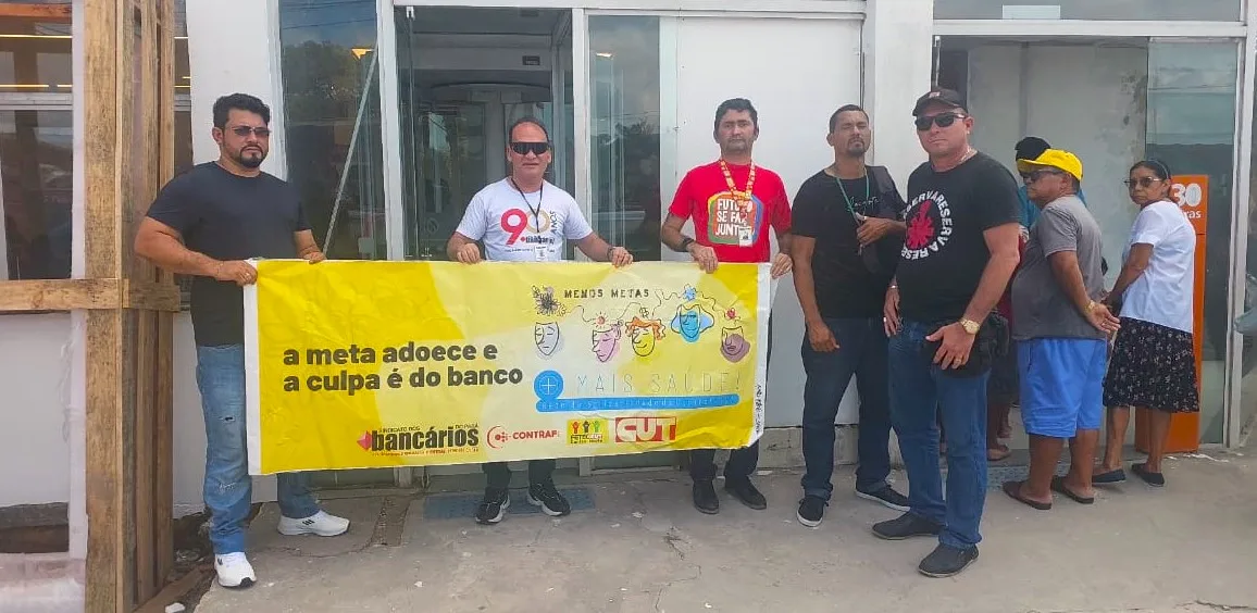 Sindicato faz protesto em agência do Itaú por condições de trabalho dignas