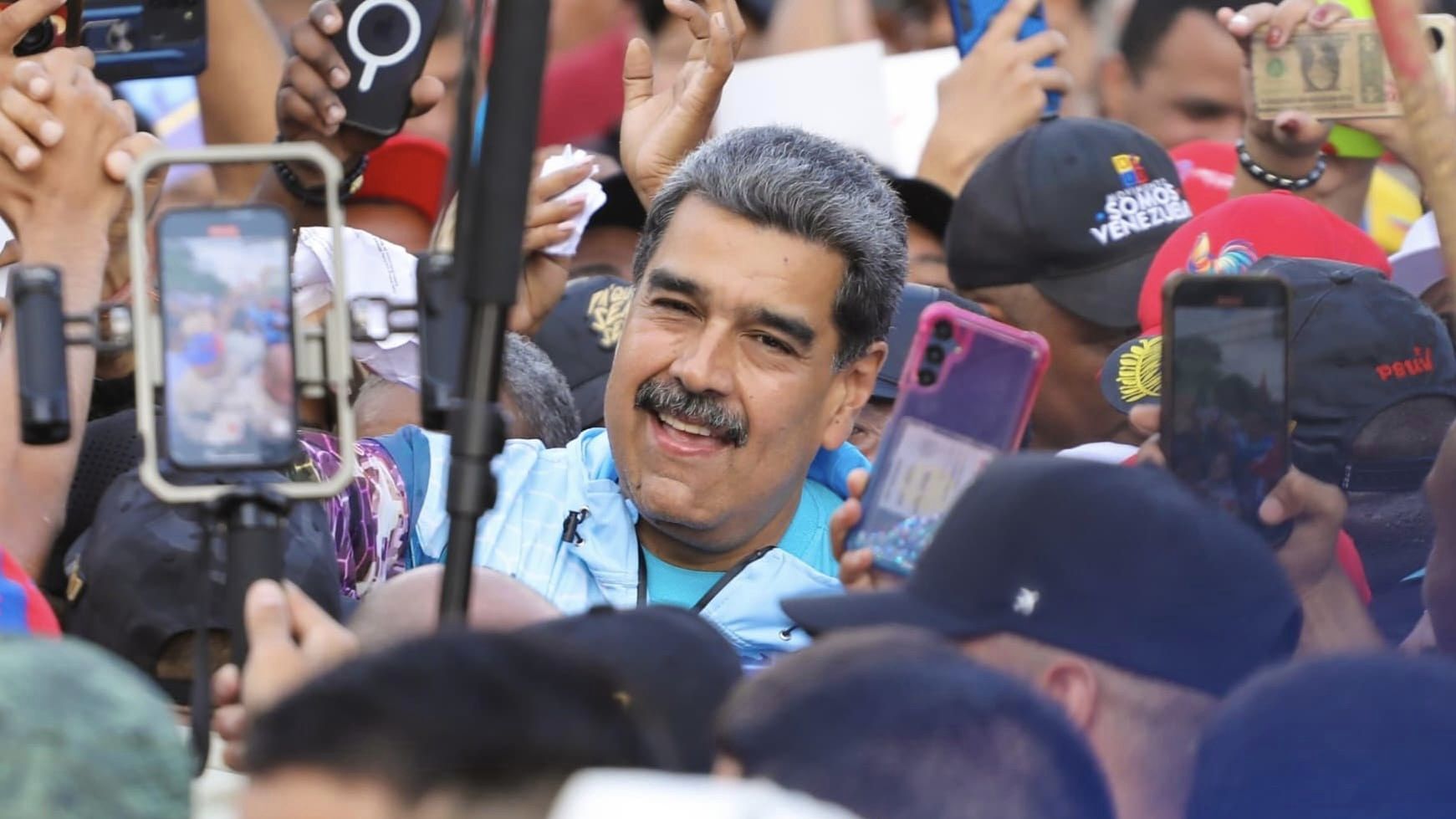 As ações representam mais uma escalada na relação entre a Venezuela e os EUA. Também na segunda (18), Maduro anunciou a mobilização de 4,5 milhões de milicianos em resposta ao que chamou de ameaças dos americanos contra seu país.