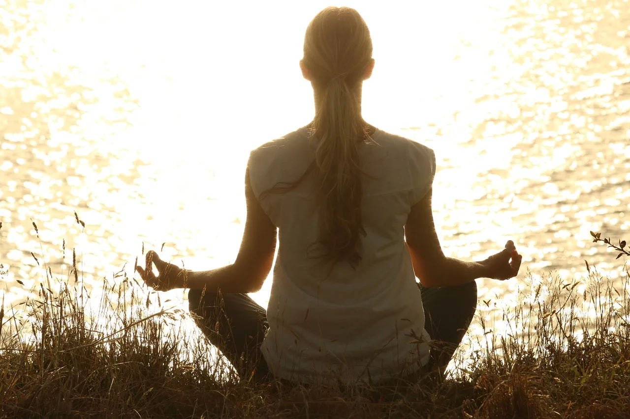 O Ministério da Saúde acaba de lançar dois novos cursos online e gratuitos: um sobre meditação e outro sobre reflexoterapia.