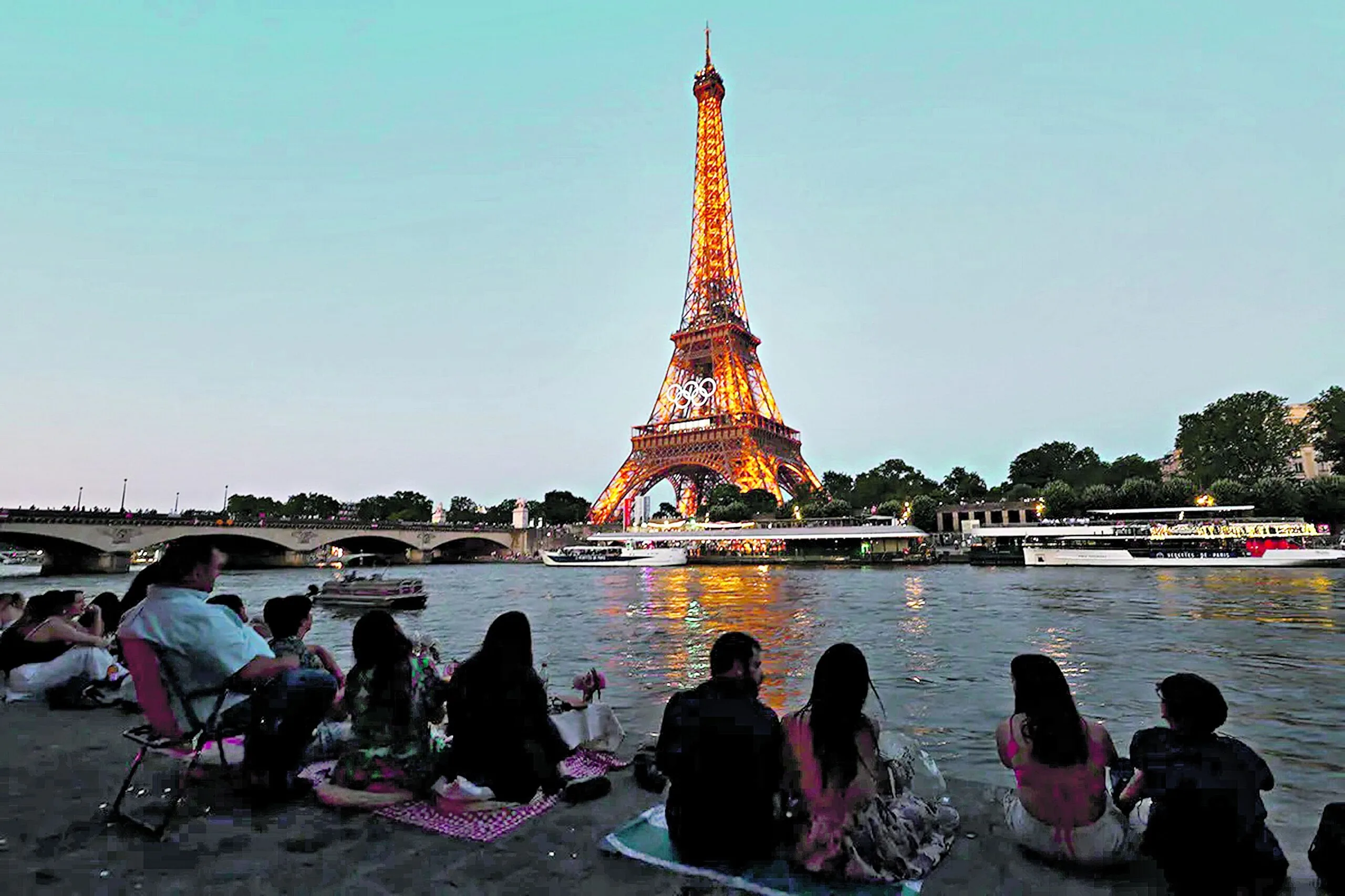 Sob esquema de guerra, Paris faz abertura diferente, com artistas e atletas desfilando no rio Sena. A Torre Eiffel será um dos grandes destaques da abertura