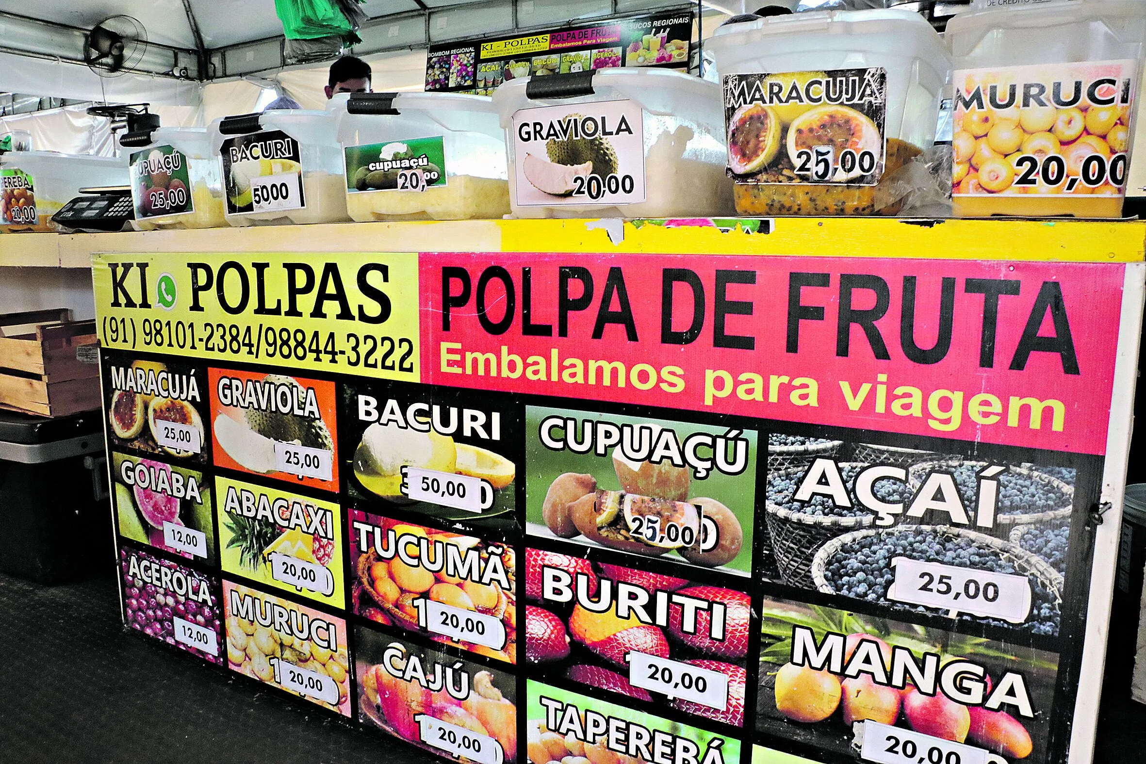 Na maior feira aberta da América Latina, muitas pessoas vão até o local para garantir polpas de frutas congeladas, devido ao calor intenso e às viagens. Foto: Ricardo Amanajás / Diario do Pará.