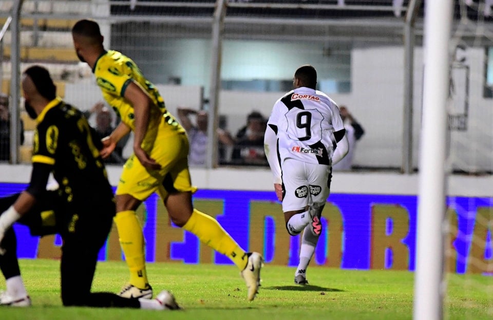 A Ponte foi rebaixada.