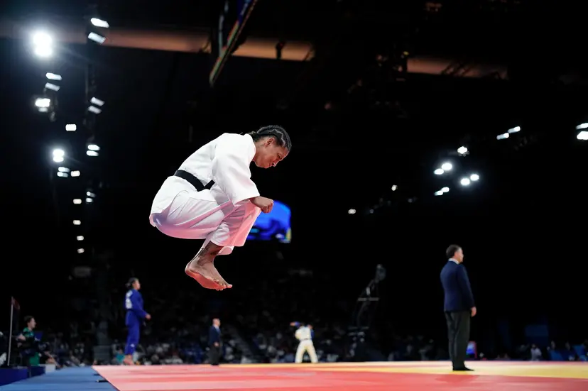 A brasileira Rafaela Silva venceu Eteri Liparteliane, da Geórgia, nesta segunda-feira (29). Ela conseguiu dos wazari