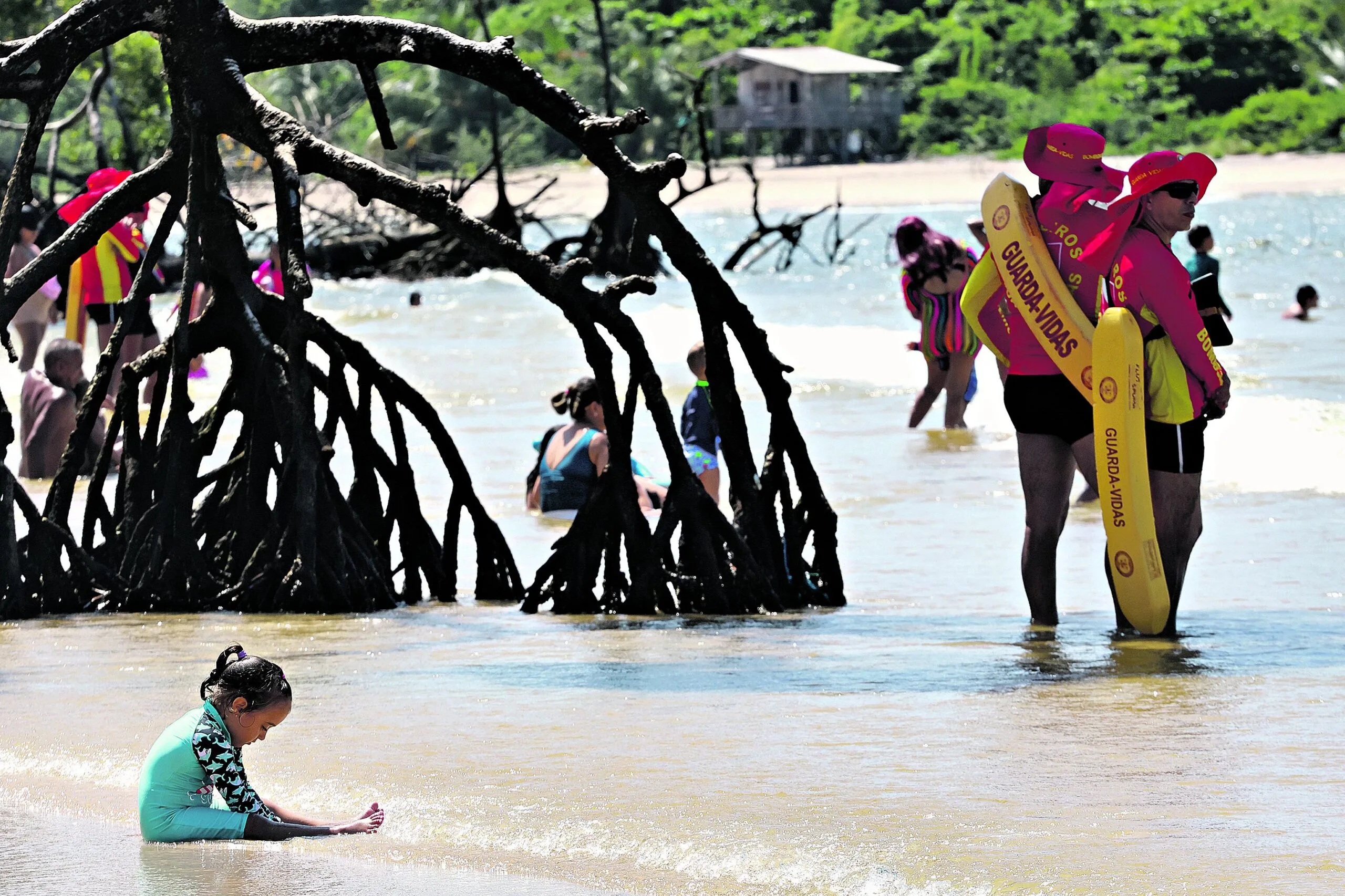 O final de semana já foi considerado movimentado pelos barraqueiros das praias, mas a expectativa é que ele aumente ainda mais nos próximos finais de semana de julho.