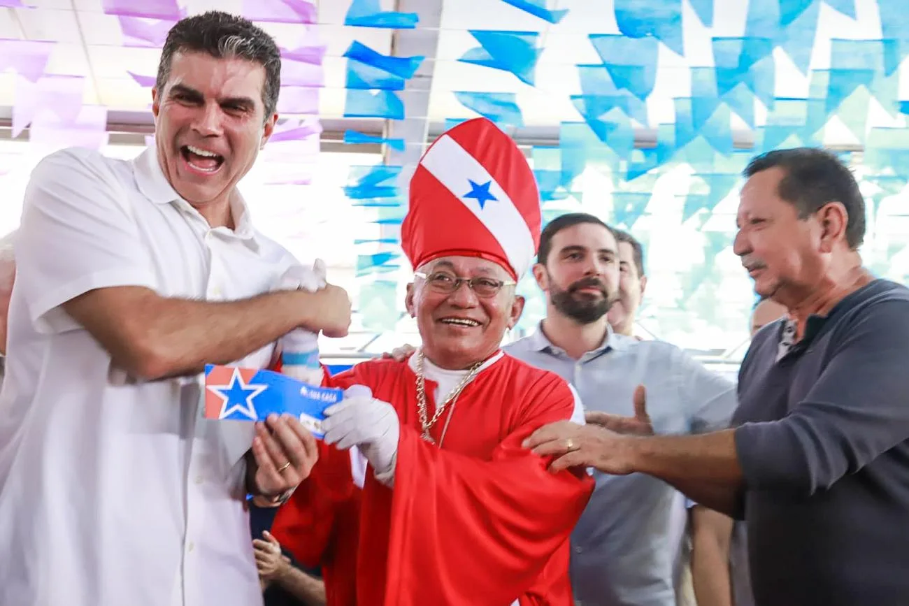 No dia de hoje, mais de 2.300 famílias da capital paraense, Belém, foram contempladas com o benefício e ainda foram entregues 100 benefícios do CredCidadão. Foto: Paula Lourinho/Ag. Pará