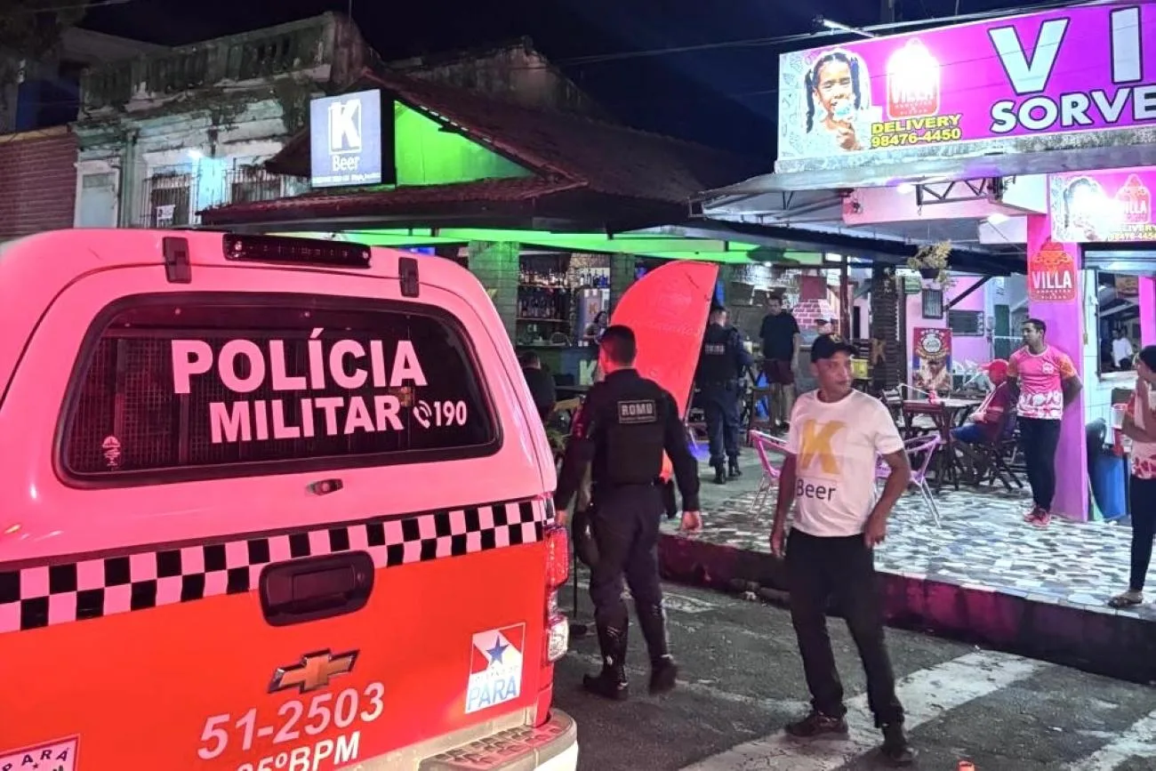 Unidade móvel do Centro Integrado de Comando e Controle, instalada na Praia do Chapéu Virado, auxilia os agentes que atuam para garantir tranquilidade na ilha