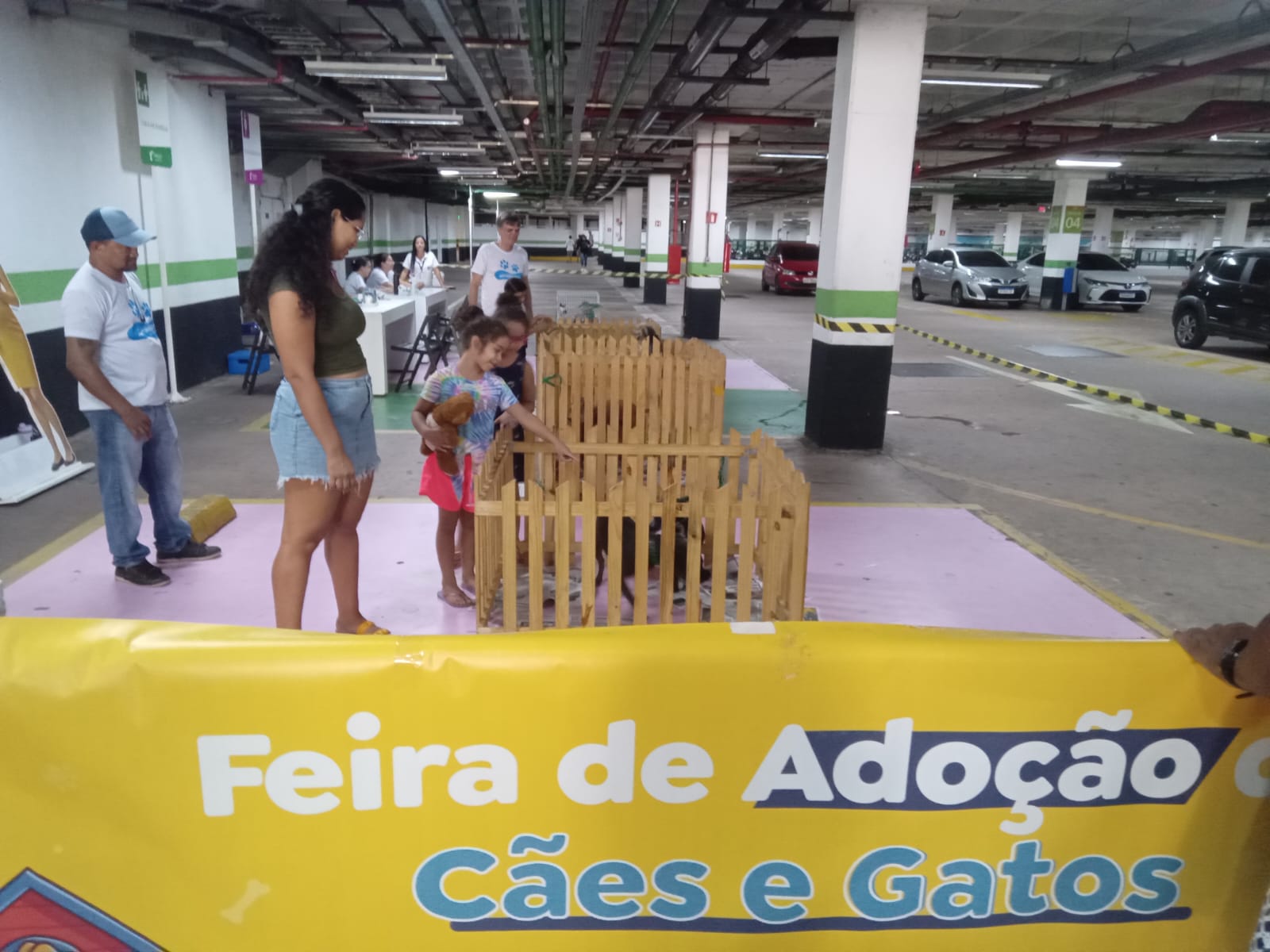 Quem estiver interessado em fazer uma doação responsável de cães e gatos, assim como vacinar o seu pet, basta ir neste sábado, 10, ao estacionamento do Parque Shopping,