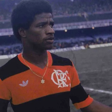 Morre Adílio, campeão mundial do Flamengo, aos 68 anos