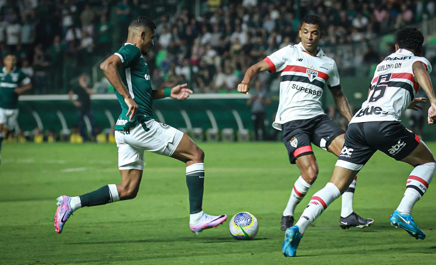 São Paulo e Goiás empataram por 0 a 0 na noite desta quinta-feira (8), na Serrinha, e o Tricolor avançou para as quartas de final da Copa do Brasil.