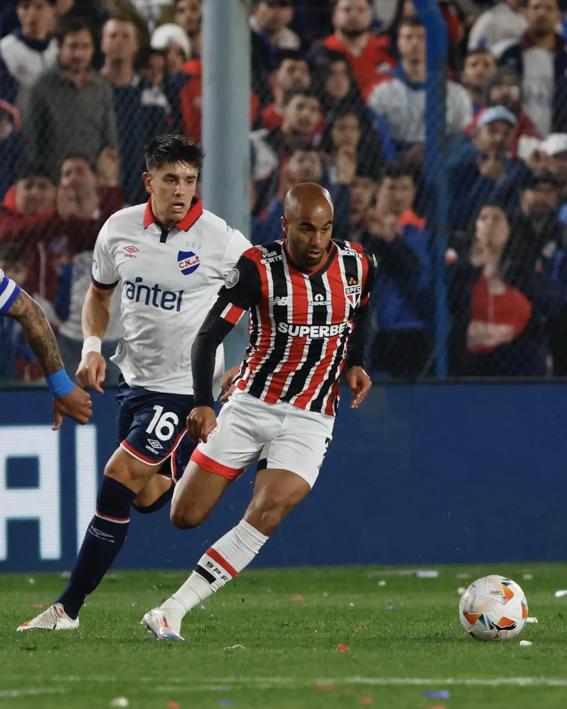 Nacional e São Paulo empataram por 0 a 0 no jogo de ida das oitavas de final da Copa Libertadores, na noite desta quinta-feira (15)