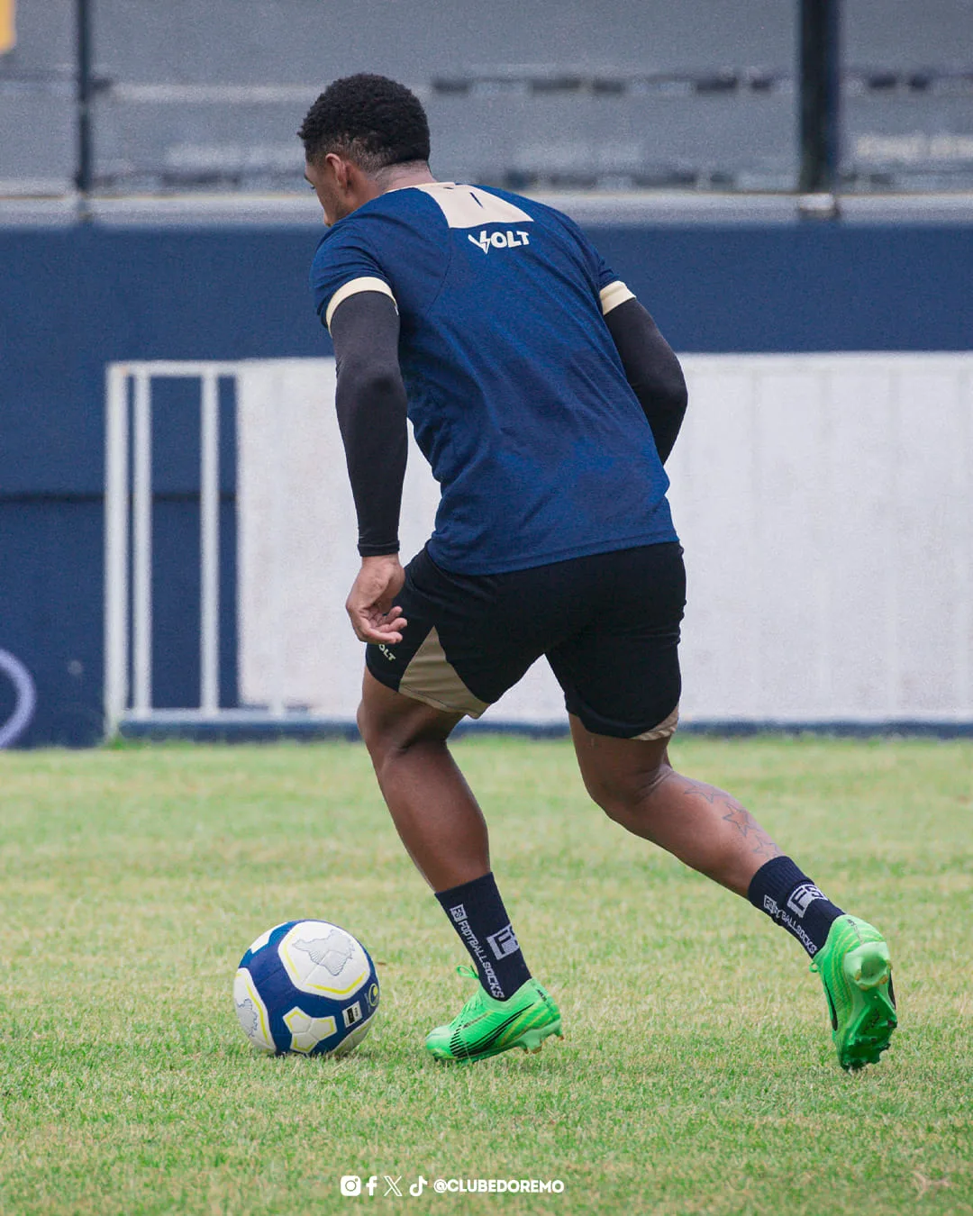 Por pouco o jogo entre Clube do Remo e Londrina-PR não foi adiado em um dia, saindo do sábado para domingo.