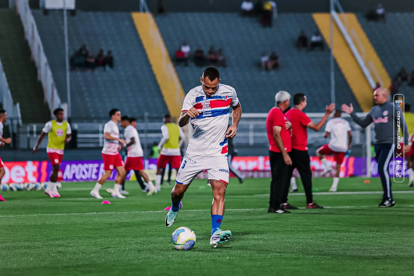 O Campeonato Brasileiro tem novo líder, e ele atende pelo nome de Fortaleza: a equipe cearense fez o Bragantino de vítima