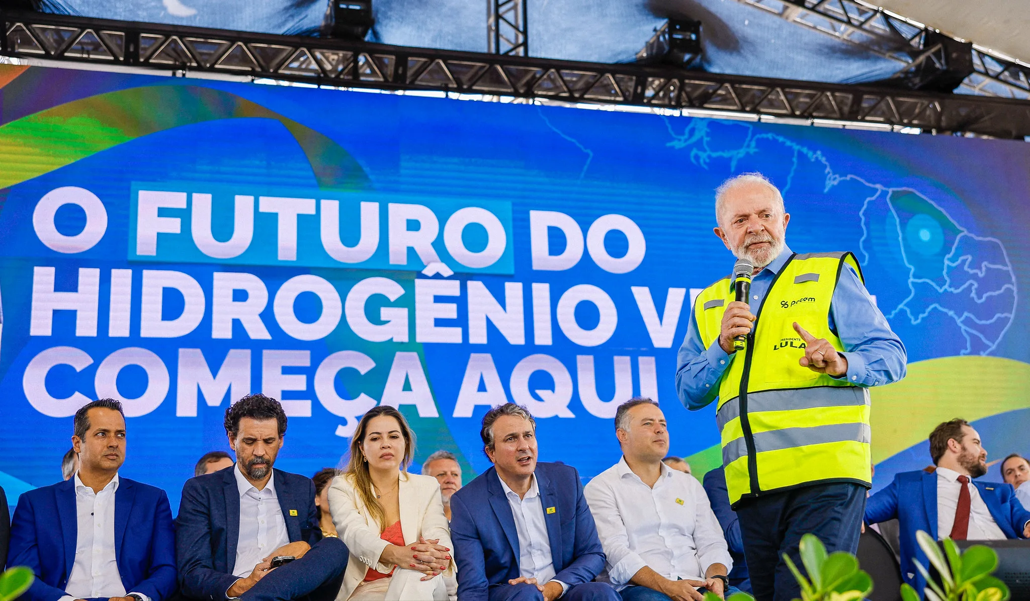 Não é a primeira vez que Lula manda recado para Musk. Em abril, ele criticou "um bilionário fazendo foguete para ver se encontra lugar lá fora".