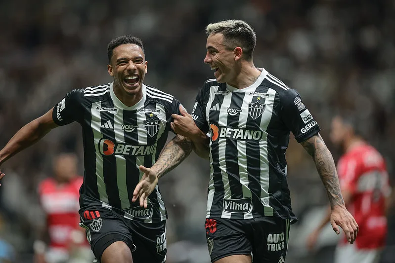 O Atlético-MG não deu chances ao CRB, venceu com autoridade por 3 a 0, nesta quarta-feira (7), e avançou para as quartas de final