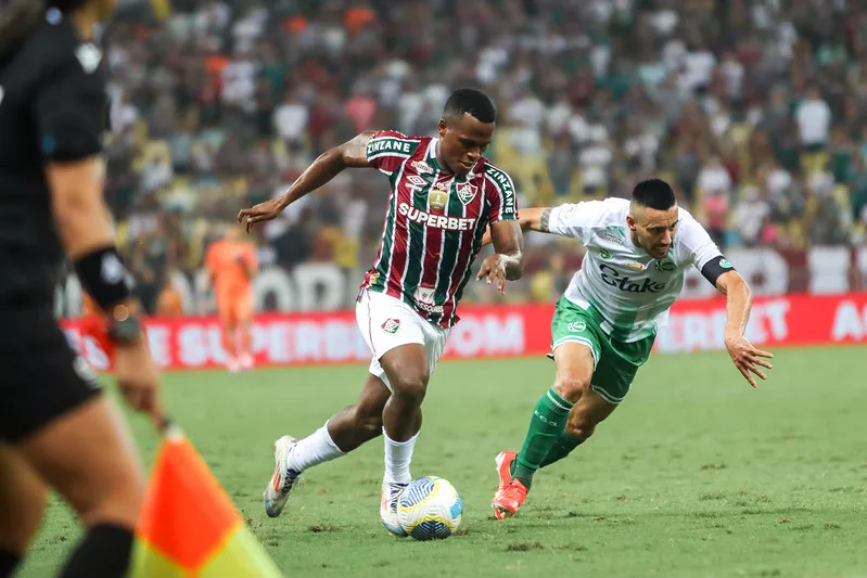 O confronto entre Grêmio e Fluminense, um dos dois jogos entre equipes do país e que sublinha essas mudanças, abre as oitavas de final nesta terça, no Couto Pereira, às 19h.