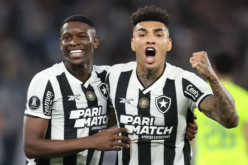 Os gols do Botafogo foram de Luiz Henrique e Igor Jesus, enquanto Maurício chegou a empatar para o Palmeiras. Tudo no primeiro tempo.