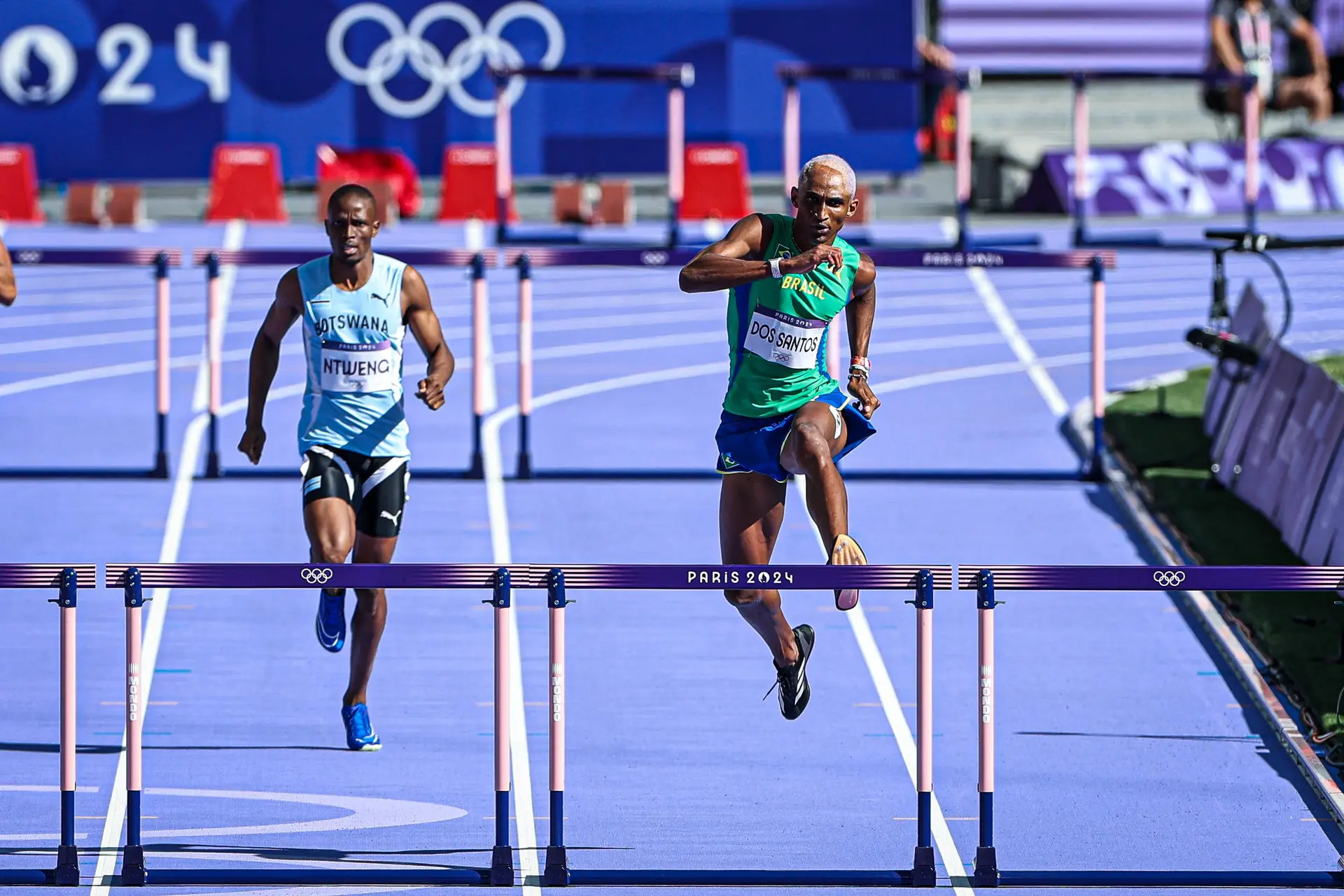 Alison dos Santos nos 400m com barreiras. Foto: Wander Roberto/COB