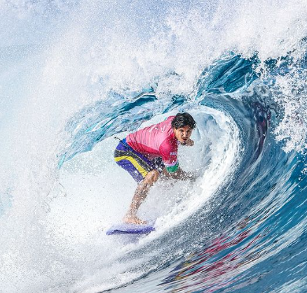 O brasileiro Gabriel Medina conquistou a medalha de bronze no surfe das Olimpíadas de Paris. Em um duelo contra o peruano Alonso Correa, ele venceu a bateria por 15.54 a 12.43.