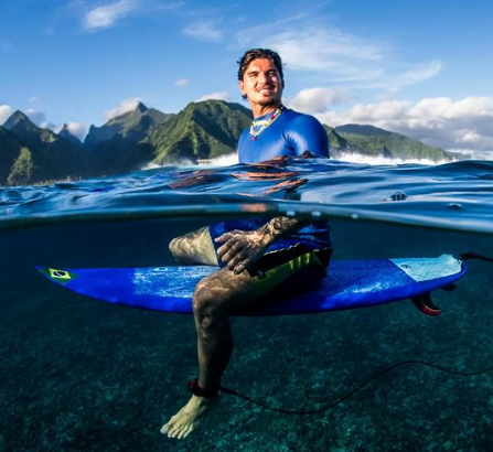 o brasileiro foi superado pelo australiano Jack Robinson na semifinal e disputará a medalha de bronze do surfe nas Olimpíadas