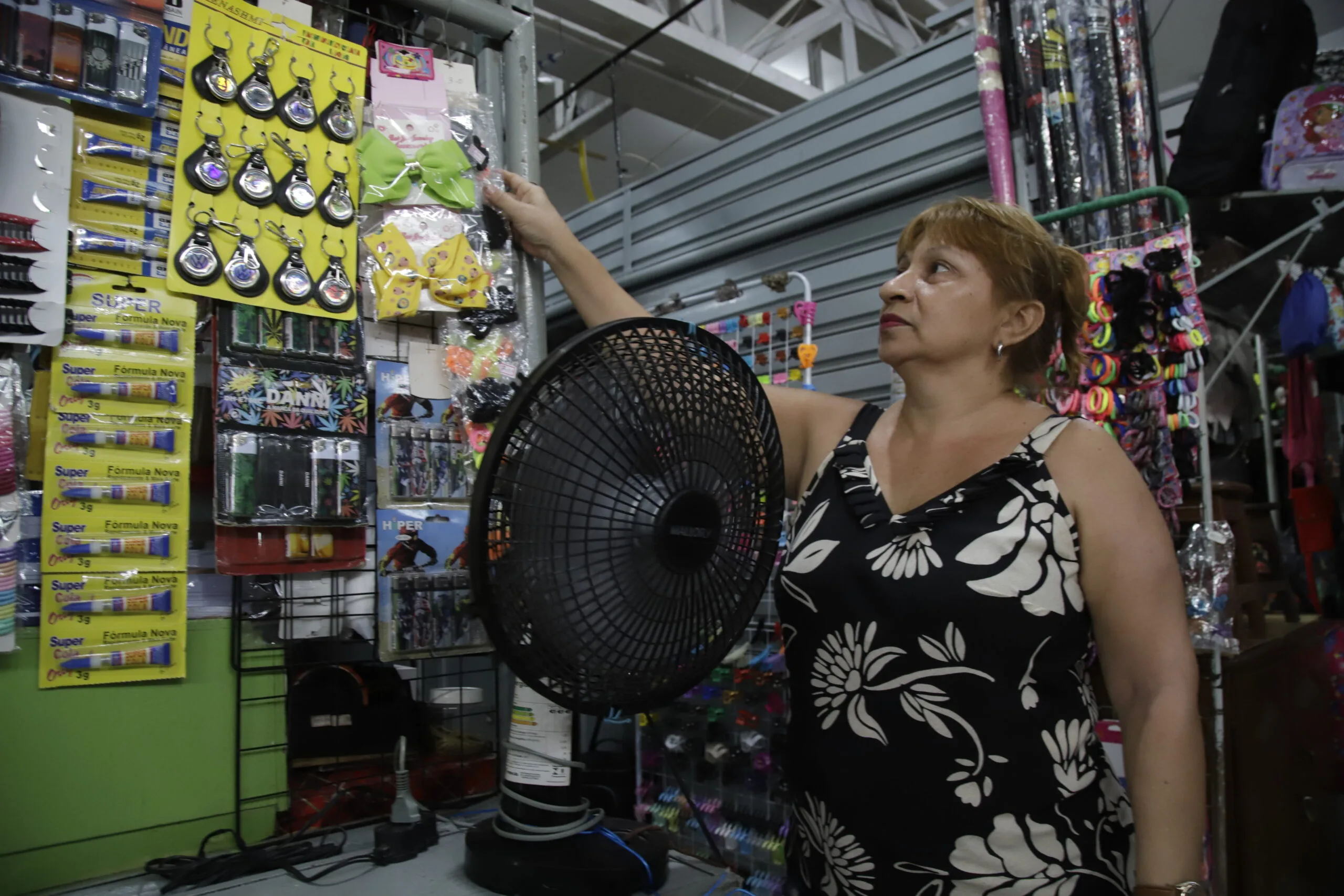 Márcia Rodrigues afirma que só consegue trabalhar com o ventilador ligado

FOTO: Wagner Almeida