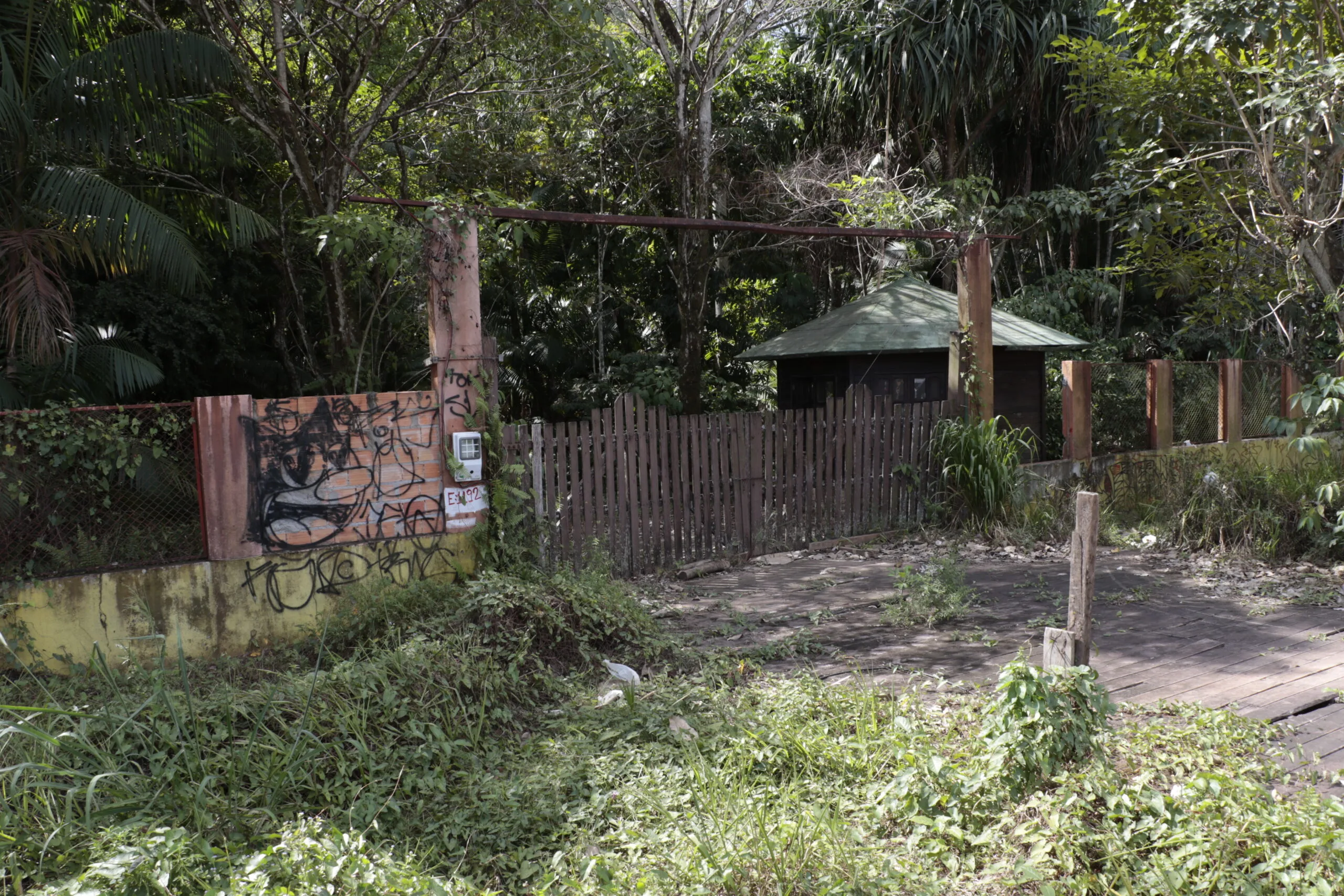 Parque Ambiental de Ananindeua Antônio Danúbio Lourenço da Silva é o retrato do descaso. FOTO: CELSO RODRIGUES.