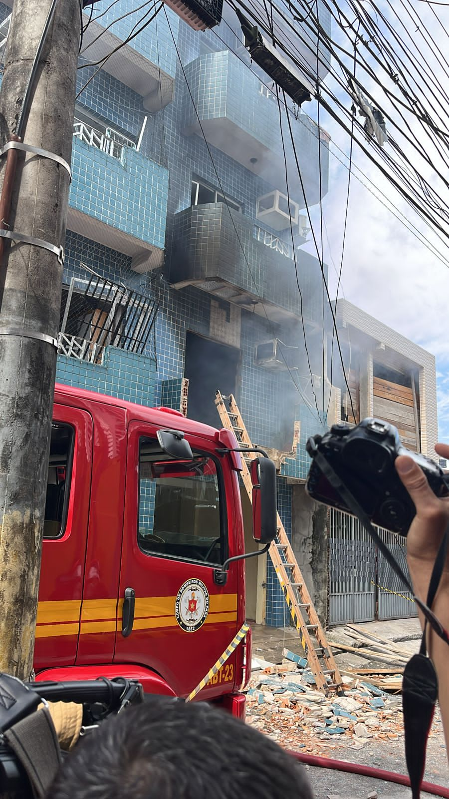 Botijão de gás explode e residencial pega fogo em Belém