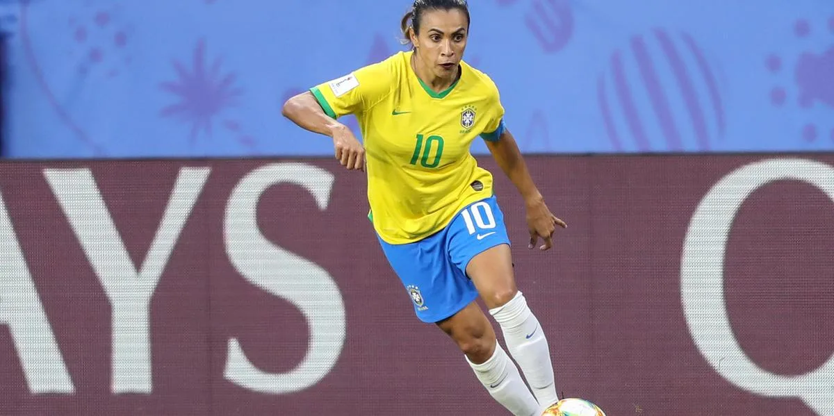 Marta começa disputa pelo ouro o futebol na reserva