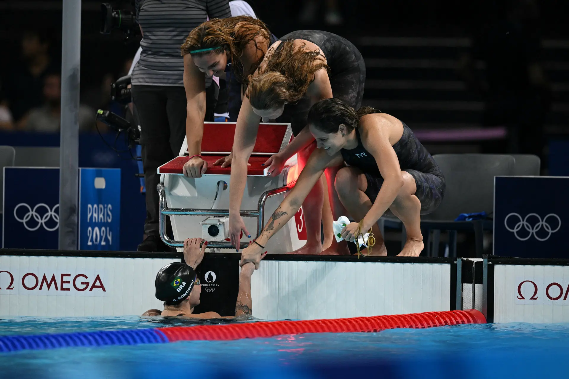 Time brasileiro da natação comemora vaga - OLI SCARFF/AFP via Getty Images