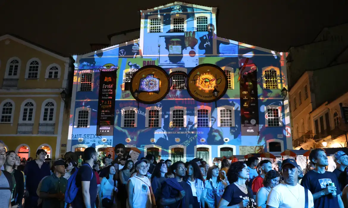 Vivi abriu a Feira Literária Internacional do Pelourinho, em Salvador
