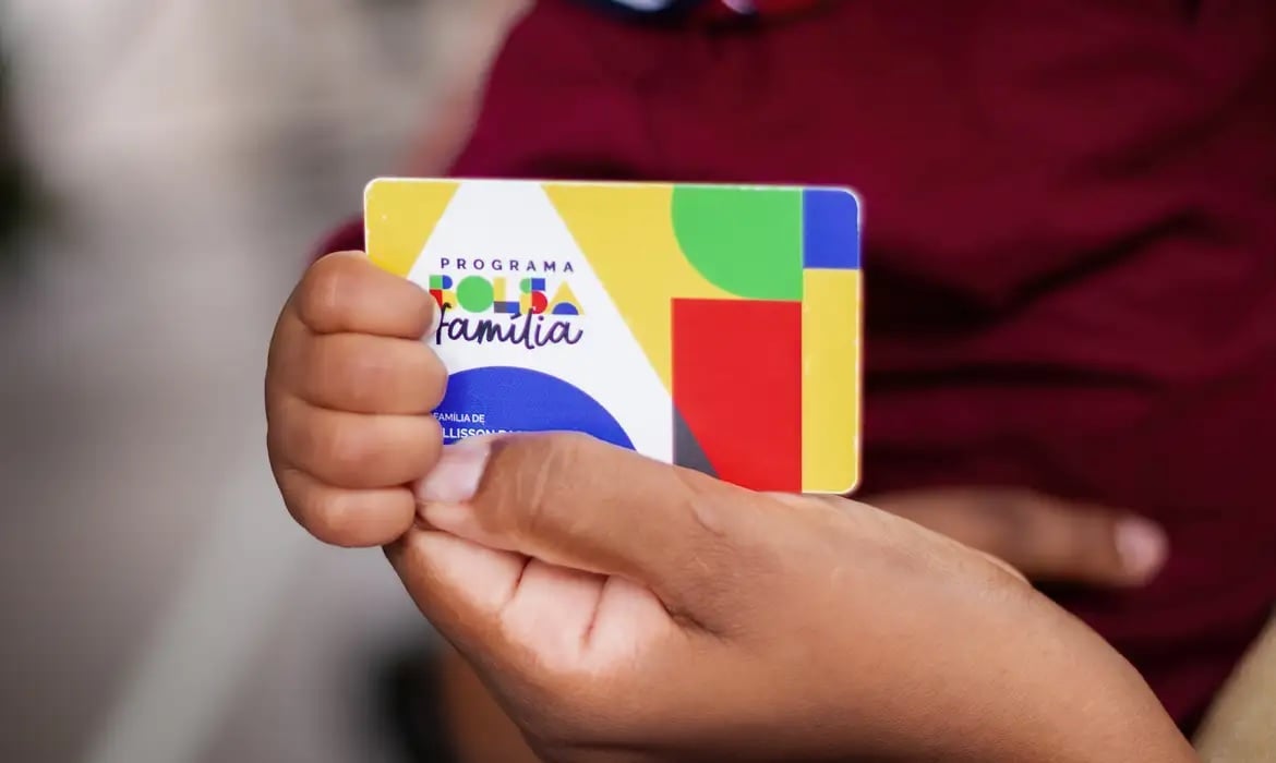 Quase um milhão de famílias brasileiras serão desligadas do Programa Bolsa Família do Governo Federal neste mês de julho mas por um bom motivo
