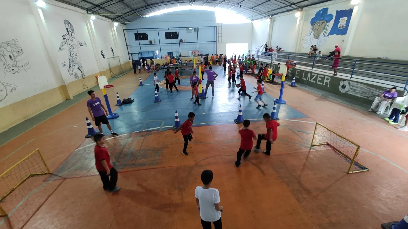 O Programa Escola de Esportes, da Prefeitura Municipal de Belem, abre inscrições para novos alunos e alunas nas modalidades futsal, vôlei e basquete do Espaço Cultural e Esportivo Mestre 70